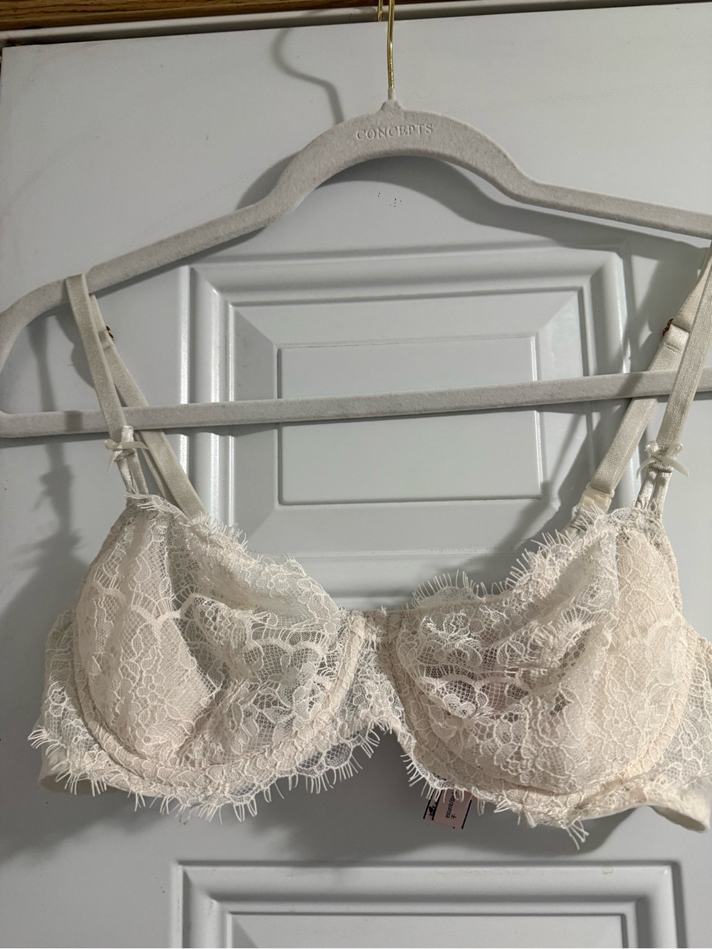 Victoria's Secret Lace Underwire Bra in Ivory